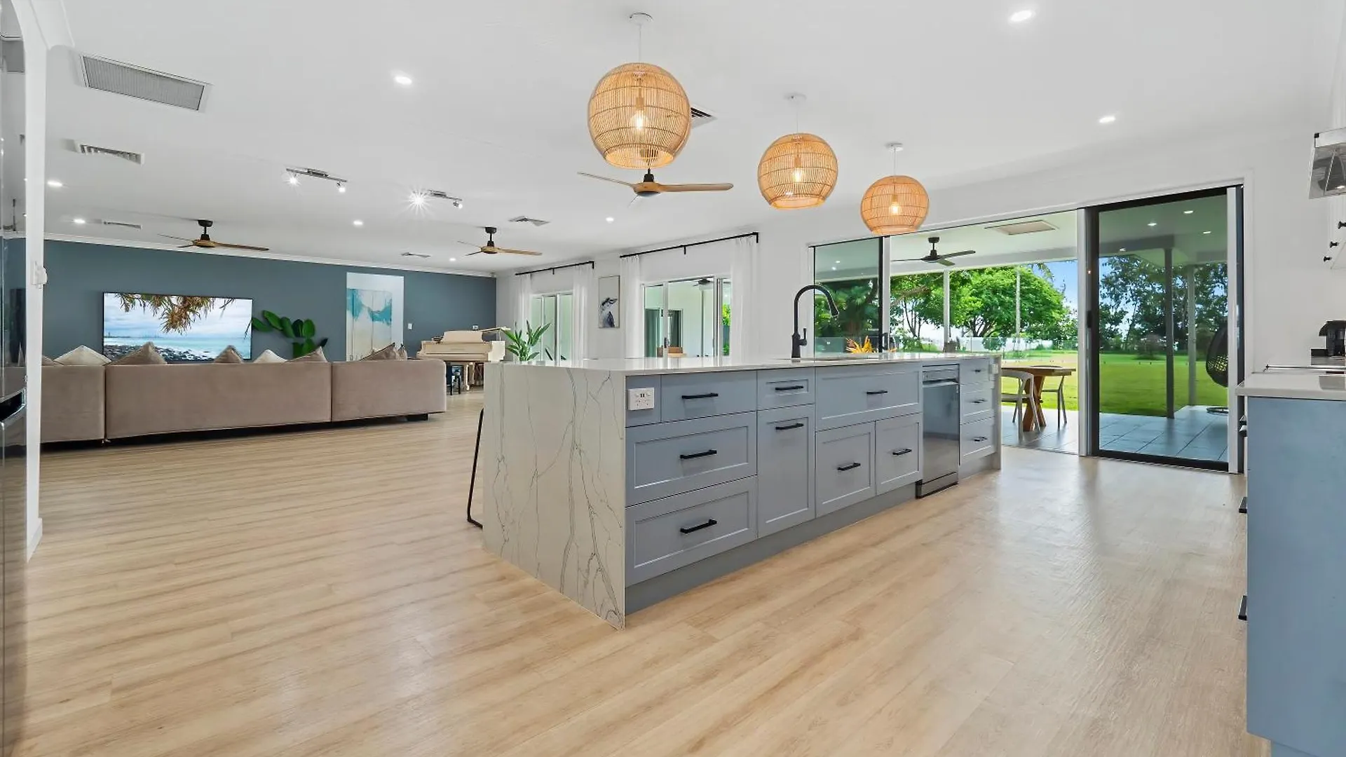 Da White Beachfront House Near Palm Cove Kewarra Beach