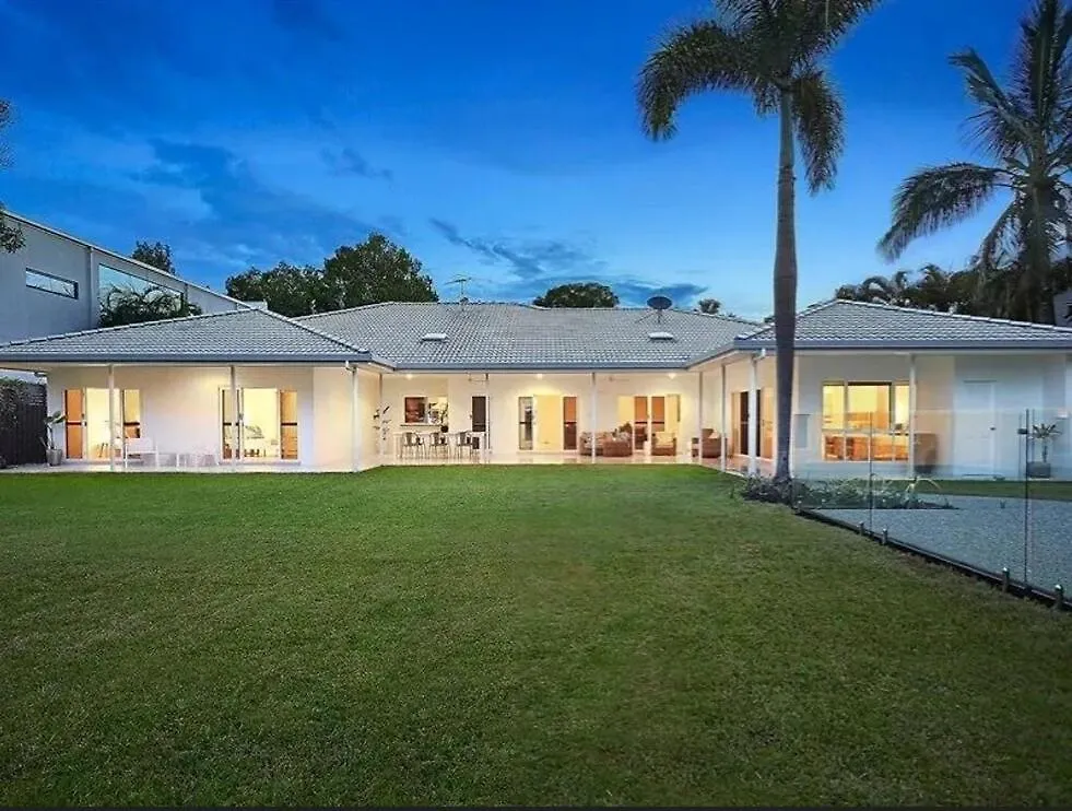Da White Beachfront House Near Palm Cove Kewarra Beach Holiday home