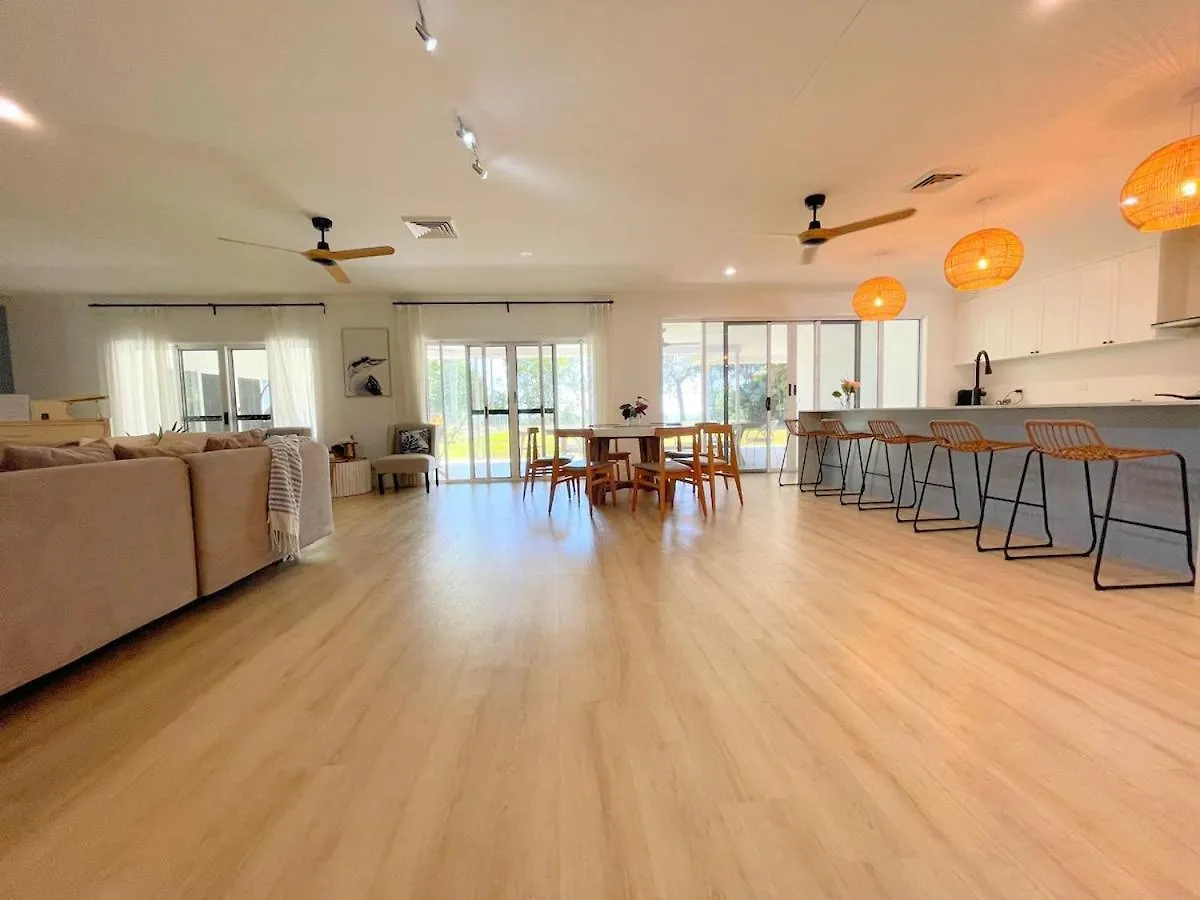 Da White Beachfront House Near Palm Cove Kewarra Beach Holiday home