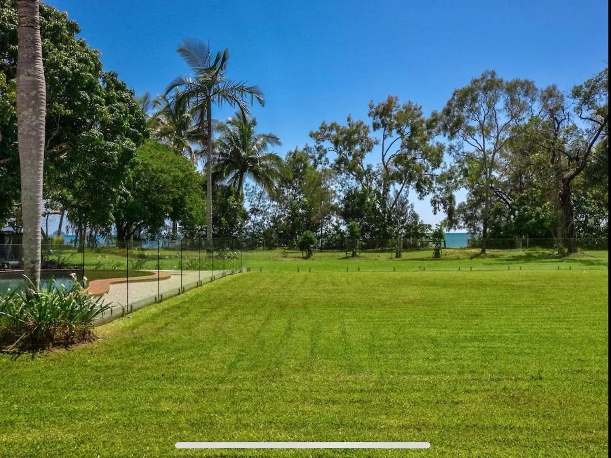 Holiday home Da White Beachfront House Near Palm Cove Kewarra Beach Australia