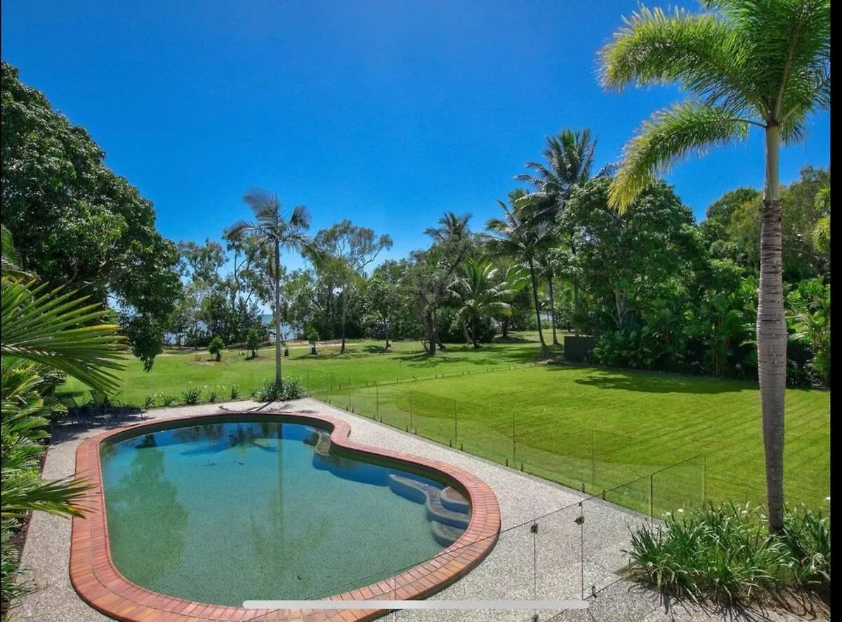 Da White Beachfront House Near Palm Cove Kewarra Beach 0*,  Australia