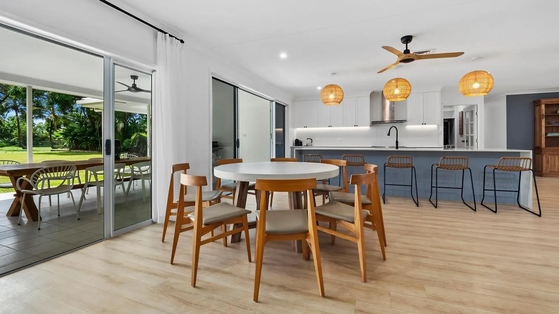 Da White Beachfront House Near Palm Cove Kewarra Beach Holiday home