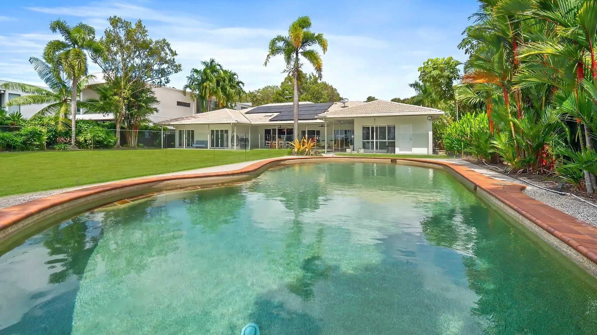 Da White Beachfront House Near Palm Cove Kewarra Beach