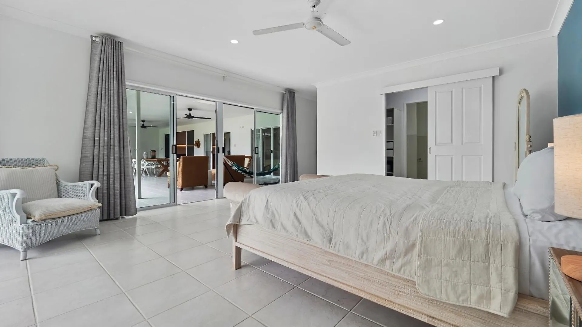 Holiday home Da White Beachfront House Near Palm Cove Kewarra Beach