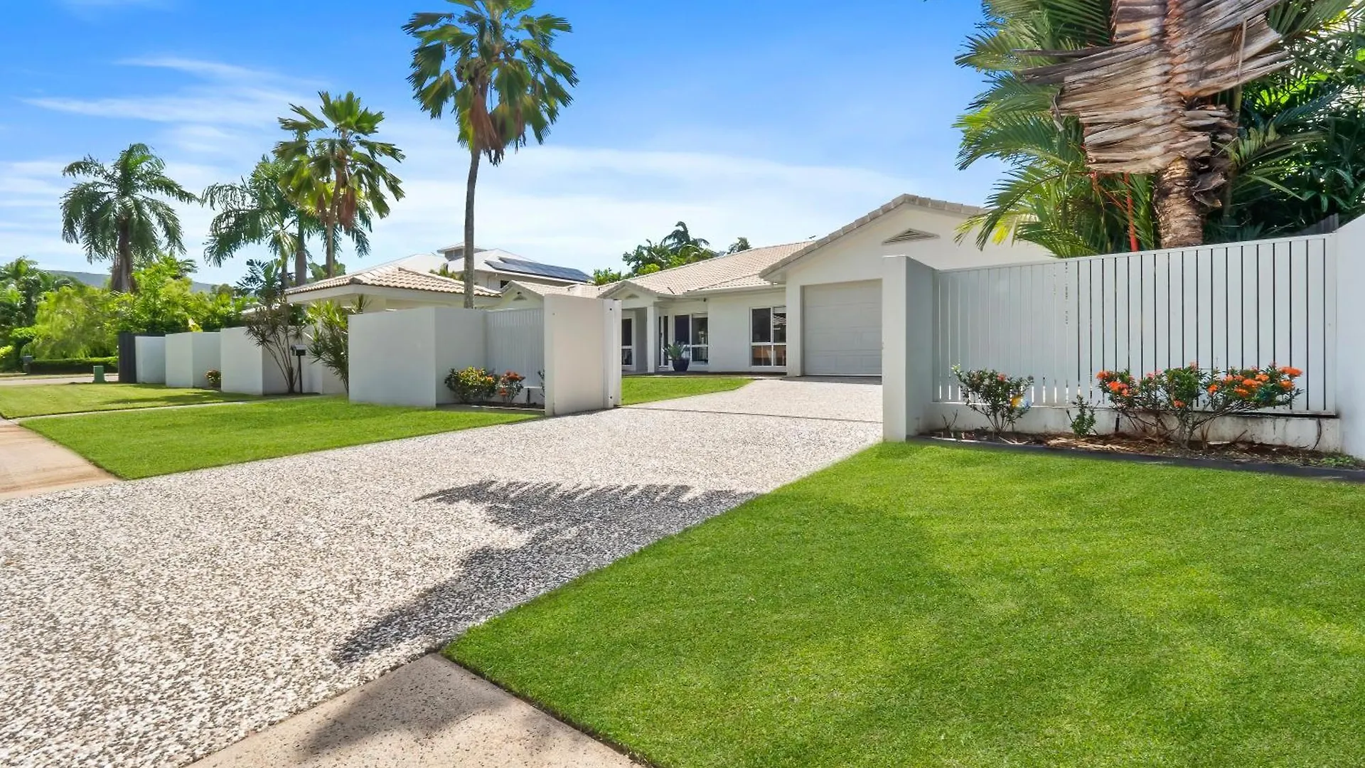 Da White Beachfront House Near Palm Cove Kewarra Beach Australia
