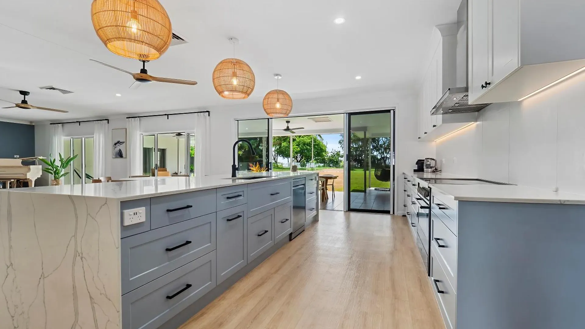Holiday home Da White Beachfront House Near Palm Cove Kewarra Beach