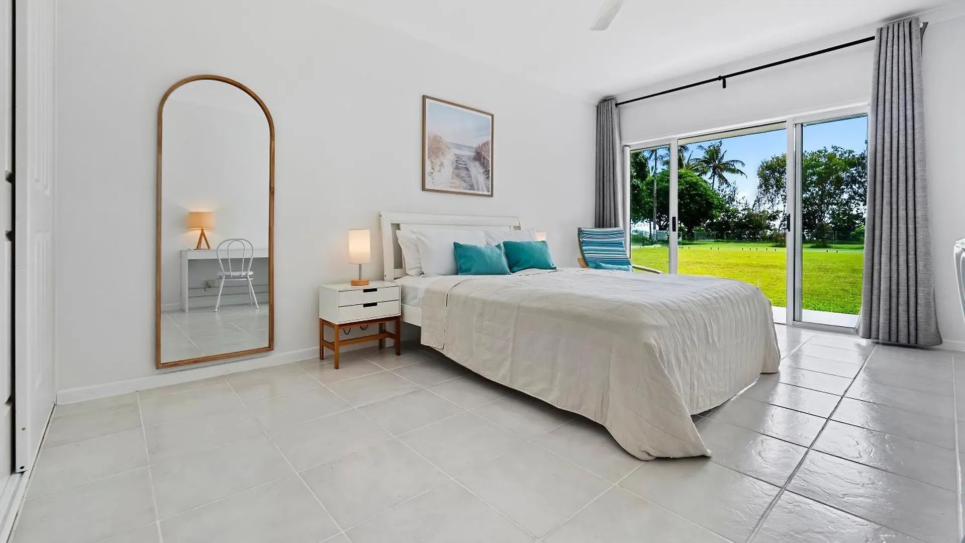 Holiday home Da White Beachfront House Near Palm Cove Kewarra Beach Australia